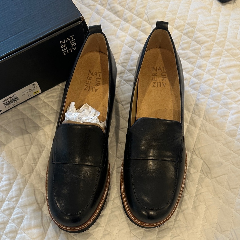 Naturalizer Black Leather Loafers 9M